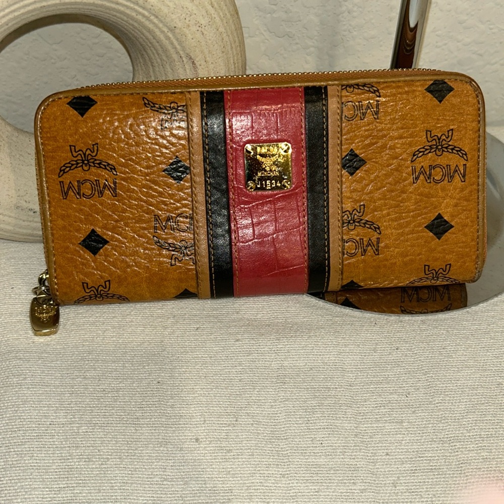 MCM zippy Wallet Multiple colors